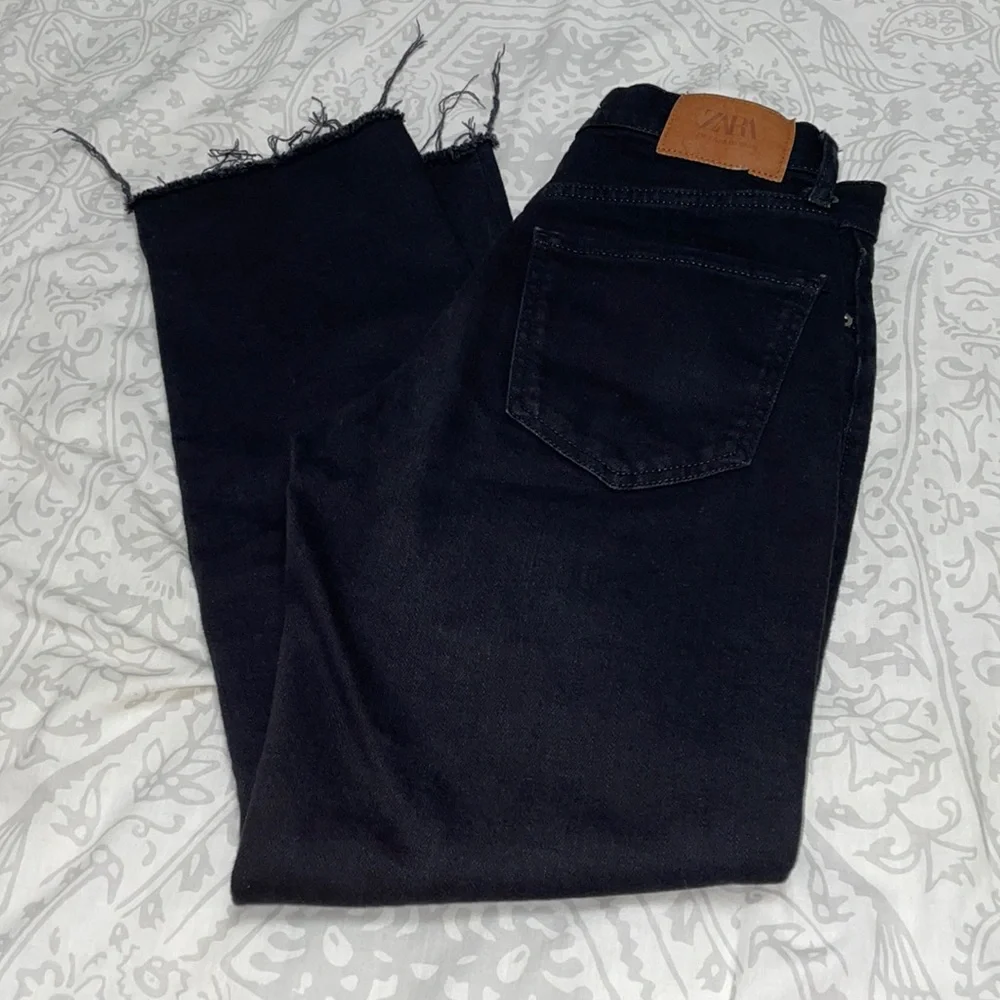 LIKE NEW** Zara ZW High-Waisted Cropped Slim Fit Jeans - Picture 3 of 8